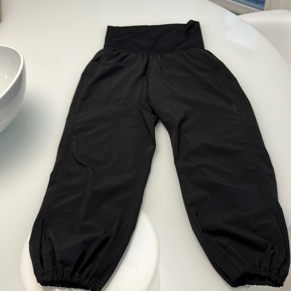 Lululemon high waisted silk crop pants. Black